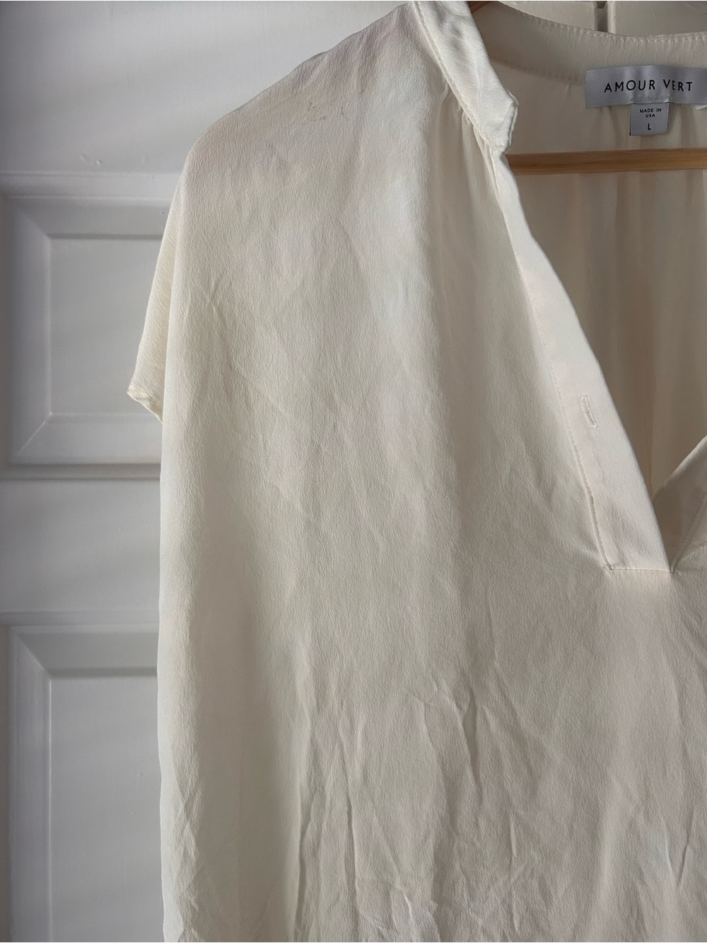 Amour Vert Ivory Silk Split-Neck Cap Sleeve Blouse L Made in USA - Picture 3 of 9